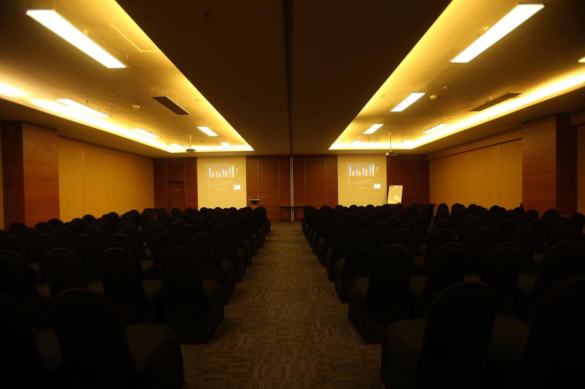 Keys Prima By Lemon Tree Hotels, Pimpri, Pune Hotel 4*